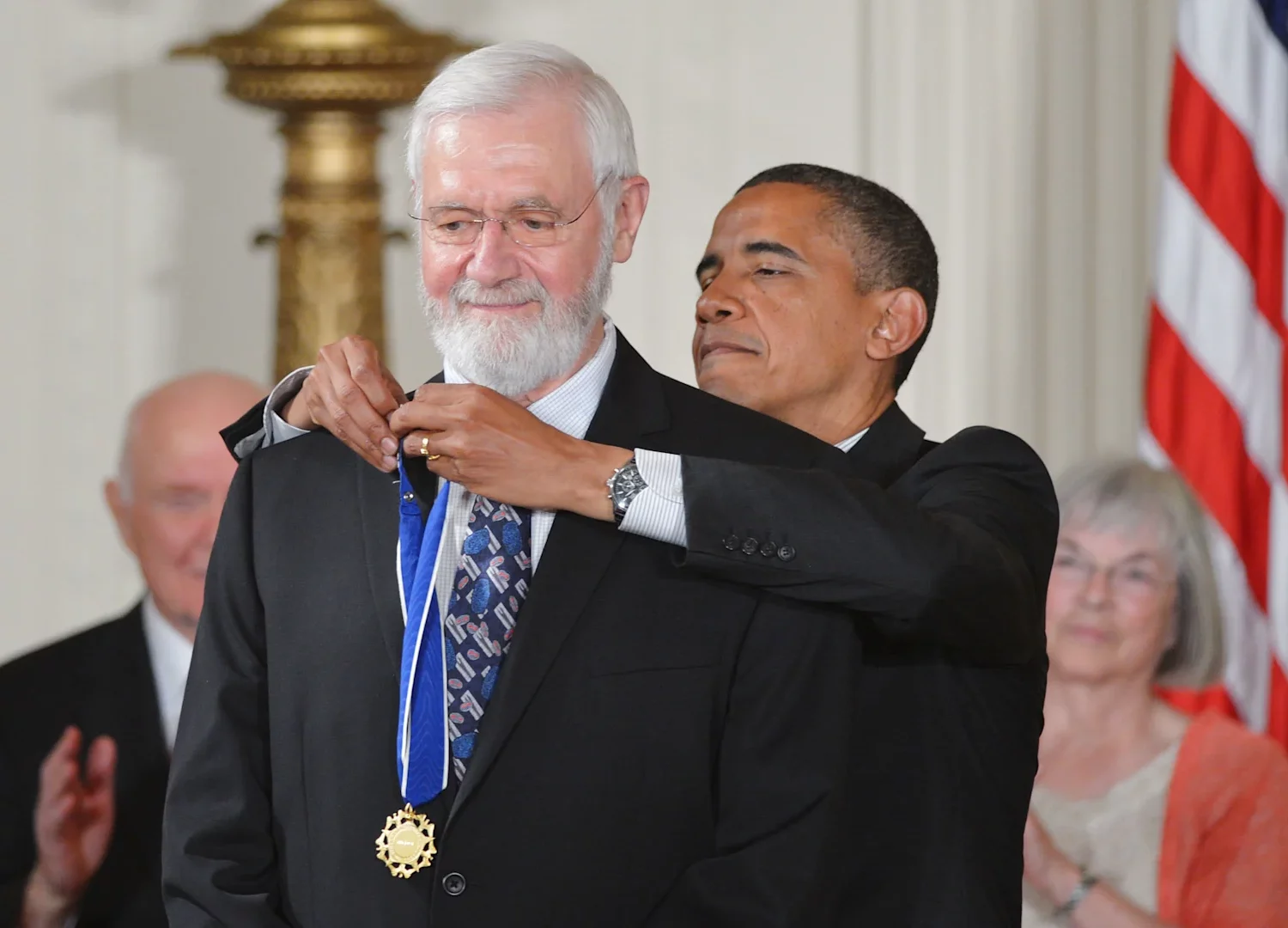 È morto William Foege, uno degli epidemiologi che portarono all’eradicazione del vaiolo